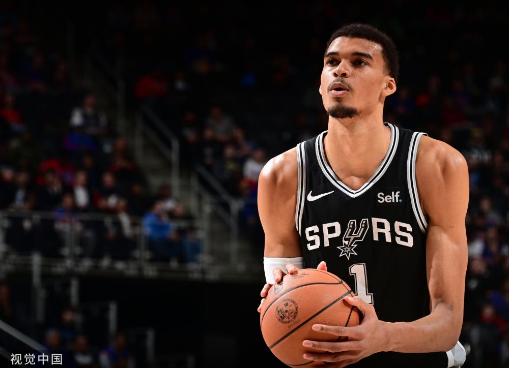 他在防守端 他在防守端